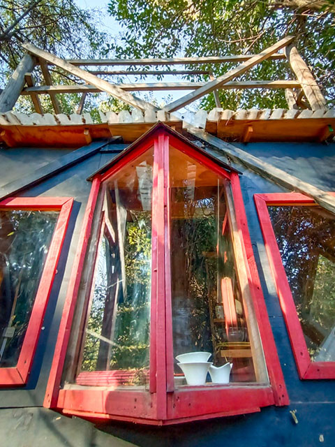 Cocina exterior equipada de Tiny Cabin Quillay
