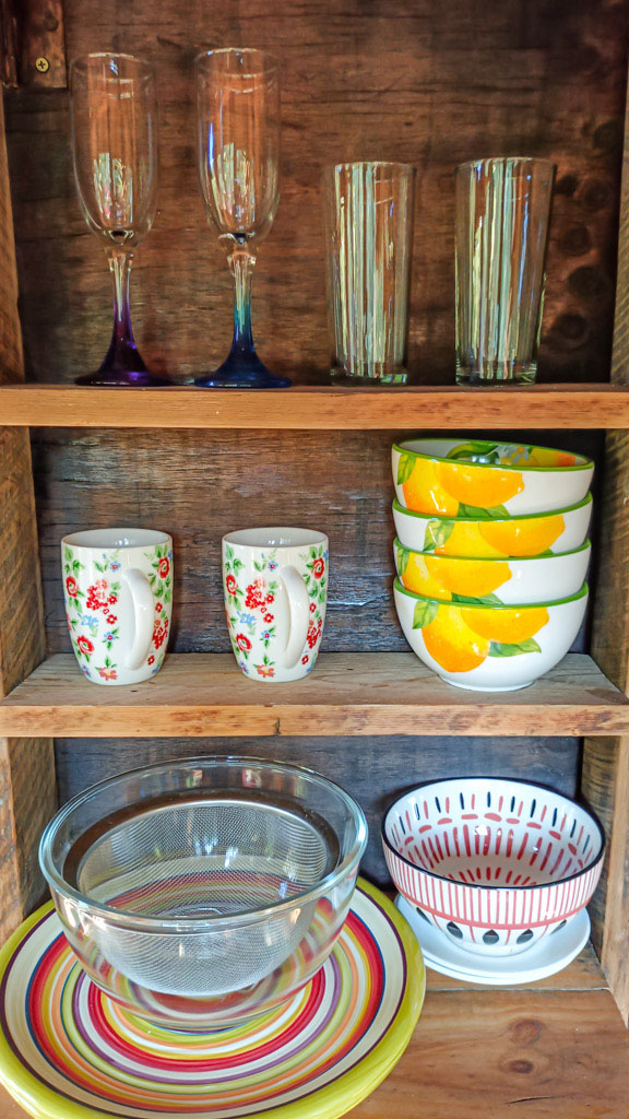 Cocina exterior equipada de Tiny Cabin Quillay