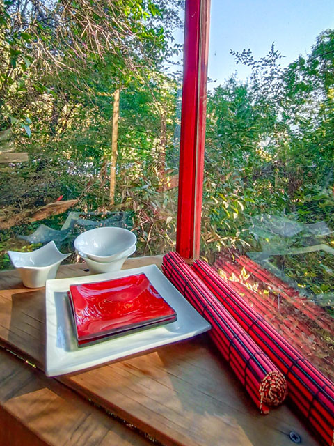 Cocina exterior equipada de Tiny Cabin Quillay